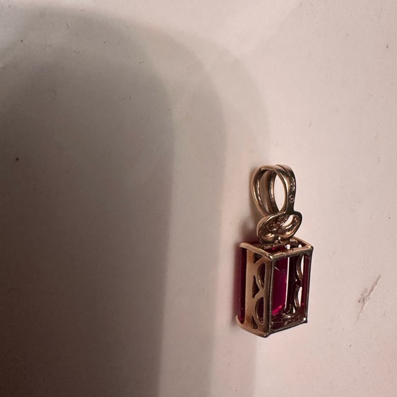 Elegant Ruby Pendant Necklace
Yellow Gold 10K - Picture 3 of 5